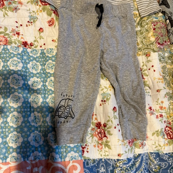 Lot of 4 infant boys Star Wars outfits 18 months gently worn - Picture 4 of 6